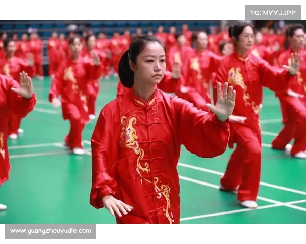 武术世界冠军邱慧芳亲授二十四式太极拳,140 余名拳友齐聚重庆巫溪共襄太极盛会 武术世界冠军邱慧芳亲授二十四式太极拳,140 余名拳友齐聚重庆巫溪共襄太极盛会